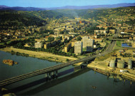 Givors. Le pont sur le Rhône et la ville.