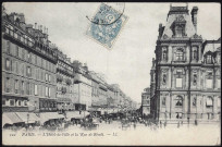 L'hôtel de ville et la rue de Rivoli.