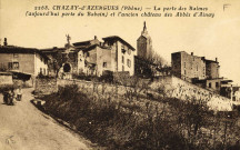 Chazay-d'Azergues. La porte des Balmes (aujourd'hui porte du Babouin) et l'ancien château des Abbés d'Ainay.