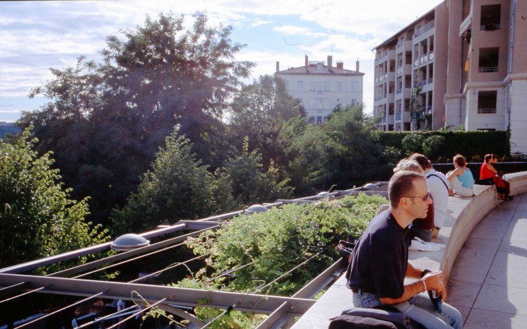 Sur les bancs (juin-septembre 1999, mars-juin 2000, juillet-octobre 2005).