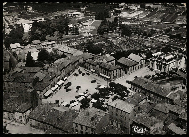 Mornant. Vue aérienne du centre.