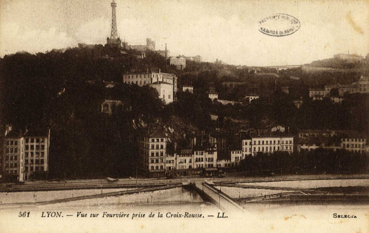 Lyon. Vue sur Fourvière prise de la Croix-Rousse.