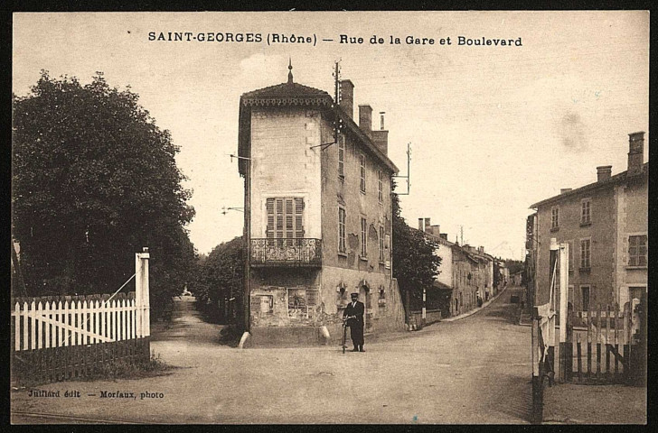 Saint-Georges-de-Reneins. Rue de la gare et boulevard.