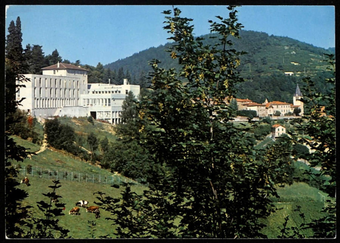 Yzeron. Le village et le carmel.