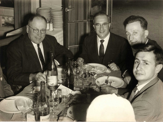 De gauche à droite : Claude LANEYRIE, Henri PERRIER, Louis LESCHELIER, un homme non identifié.