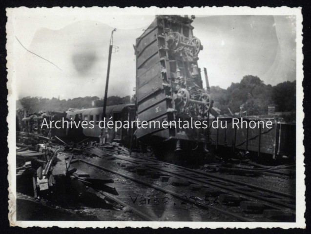 Dégâts sur le matériel ferroviaire et transports urbains.