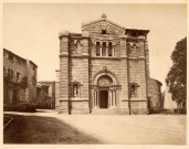 Plan légèrement resserré.