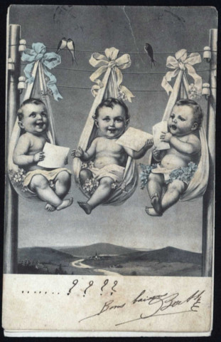 Trois bébés suspendus au fil du télégraphe en compagnie d'hirondelles.