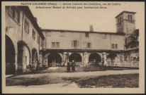 Sainte-Colombe. Ancien couvent des Cordeliers, vue du cloître.