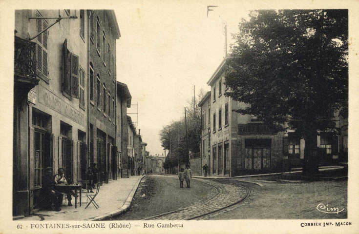 Fontaines-sur-Saône. Rue Gambetta.