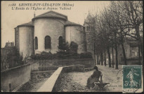 Sainte-Foy-lès-Lyon. L'abside de l'église et avenue Valioud.