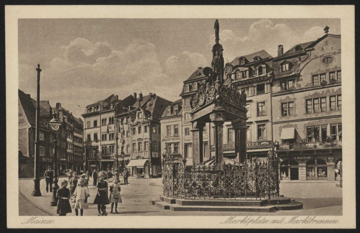 Marktplatz mit Marktbrunnen.