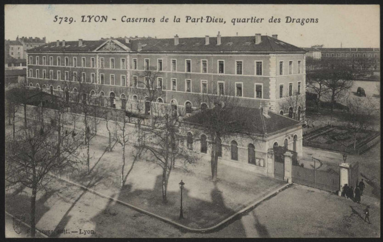 Lyon. Casernes de la Part-Dieu, quartier des Dragons.
