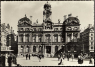 Lyon. L'Hôtel de ville et la place des Terreaux.