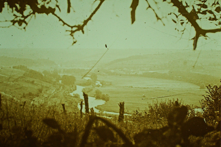 Verdun, la Meuse vue des lignes.