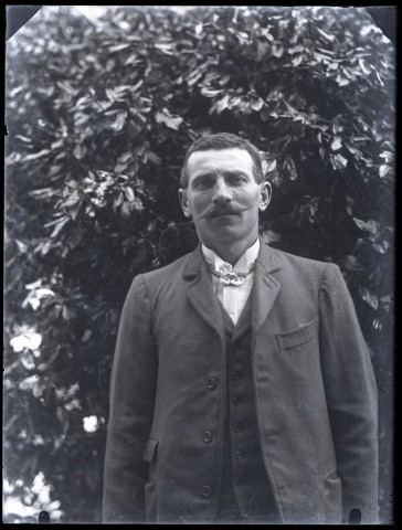 Georges Ivan Maurice Chauviré.