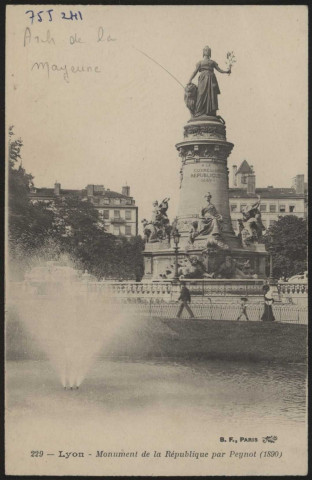 Lyon. Le monument de la République par Peynot (1890).