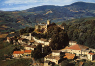Montmelas. Le village et le château.
