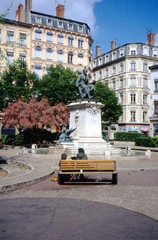 Statues et sculptures (avril 2002, septembre 2003).