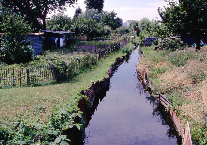 Ponts, canaux et cours d'eau (juillet 2000, novembre 2001, avril 2003).