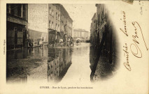 Givors. Rue de Lyon pendant les inondations.